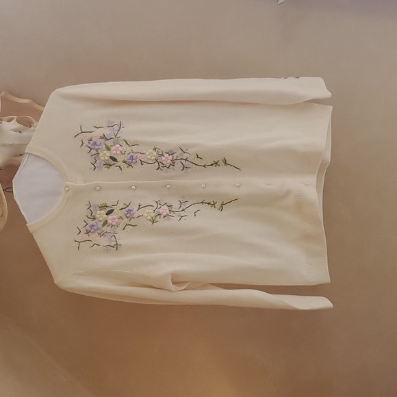 Vintage embroidered cardigan from France - Picture 2 of 9